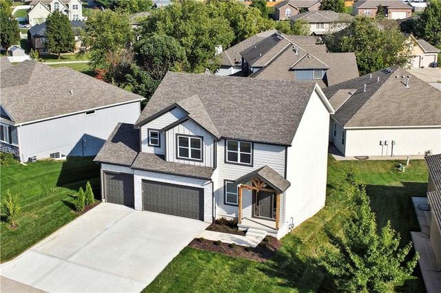 2332 NE Andromada Court, Blue Springs, MO 64014