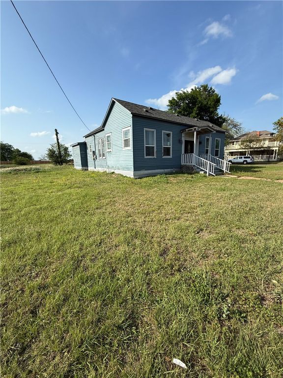507 East Logan Street, Calvert, TX 77837 — exterior