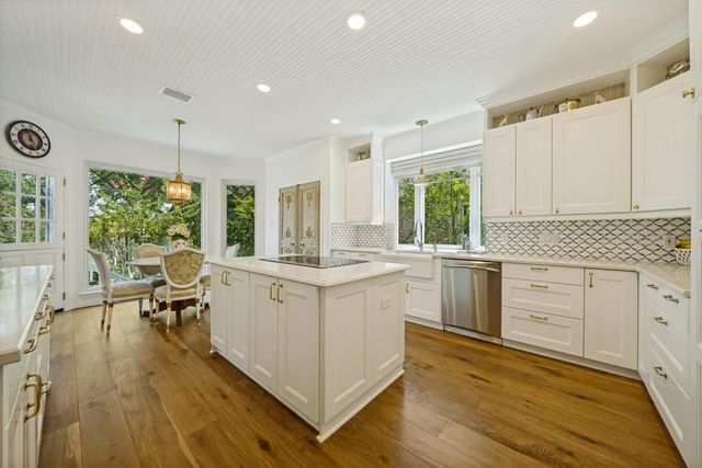 10024 Circleview DR, Austin, TX 78733