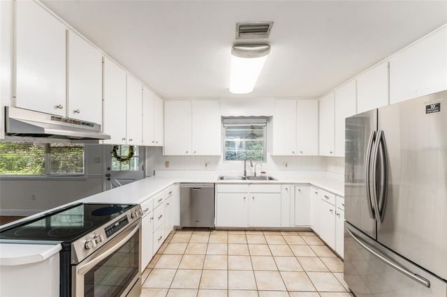 930 NW 37TH TERRACE, Gainesville, FL 32605