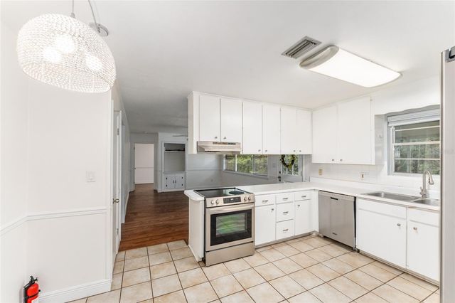 930 NW 37TH TERRACE, Gainesville, FL 32605
