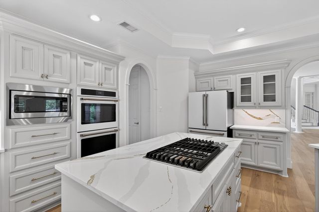 2 Argonne Place, The Woodlands, TX 77382