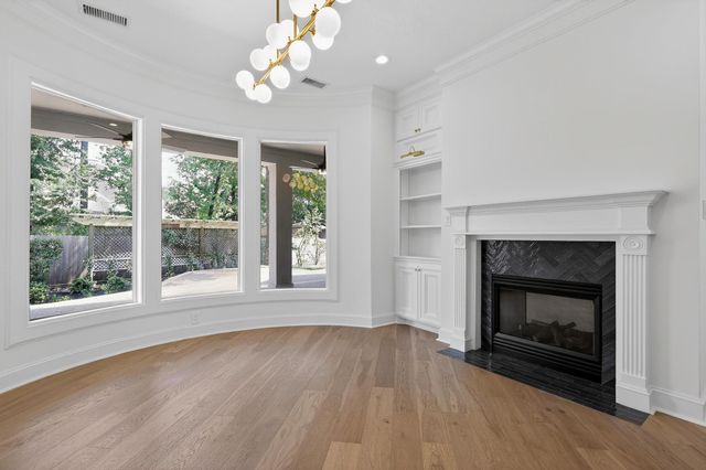 2 Argonne Place, The Woodlands, TX 77382