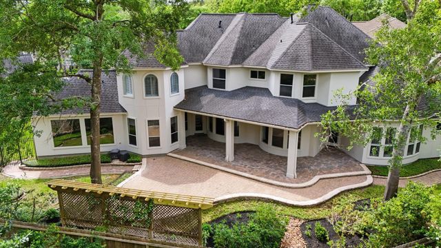 2 Argonne Place, The Woodlands, TX 77382