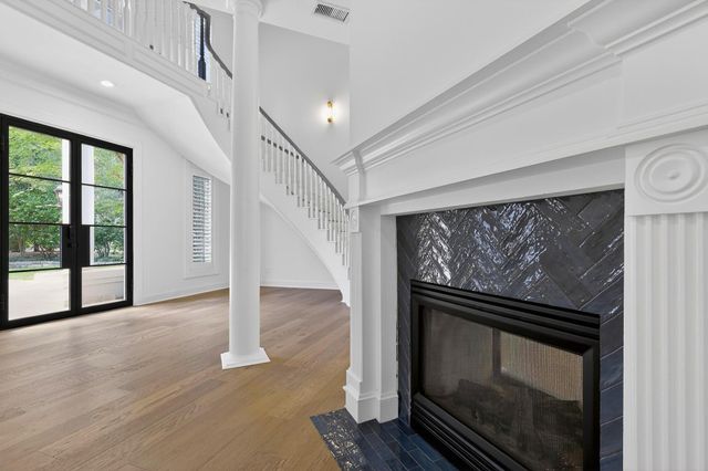 2 Argonne Place, The Woodlands, TX 77382