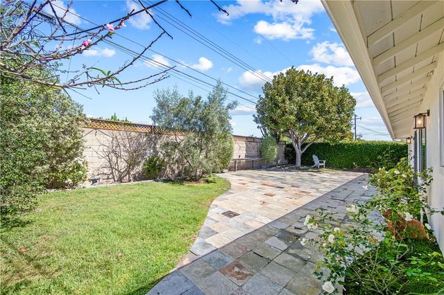 5541 Tangiers Dr, Huntington Beach, CA 92647