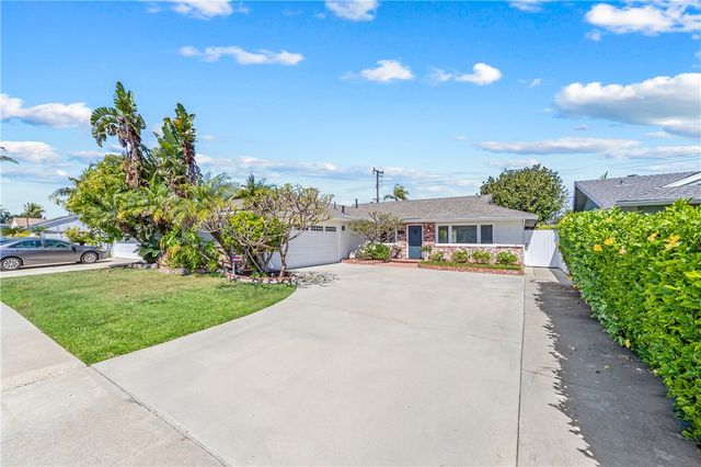 5541 Tangiers Dr, Huntington Beach, CA 92647