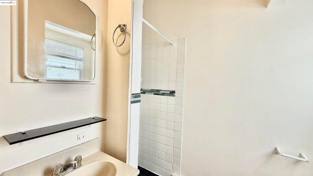 6446 Colby St, Oakland, CA 94618