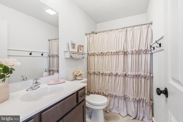222 BUTTERNUT DR, Oxford, PA 19363