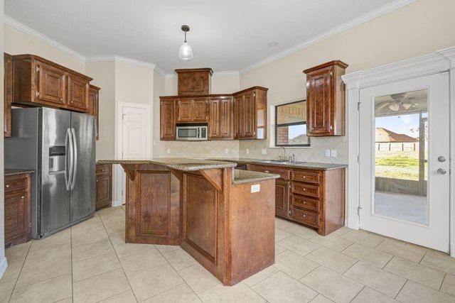 107 Meadowlark Court, Richwood, TX 77566