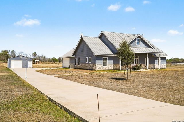 1005 County Road 678, Natalia, TX 78059