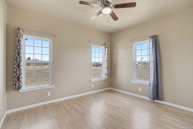 1005 County Road 678, Natalia, TX 78059