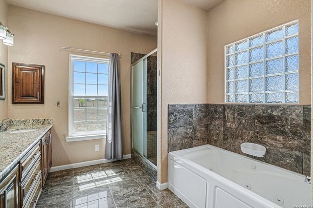 1005 County Road 678, Natalia, TX 78059