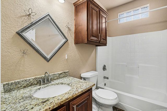 1005 County Road 678, Natalia, TX 78059