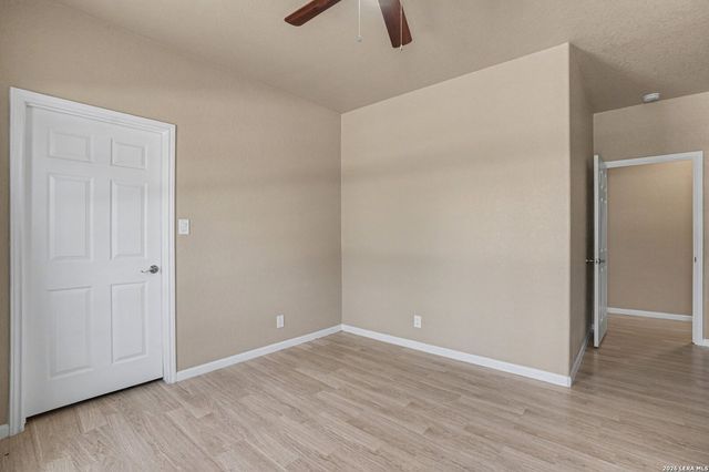 1005 County Road 678, Natalia, TX 78059