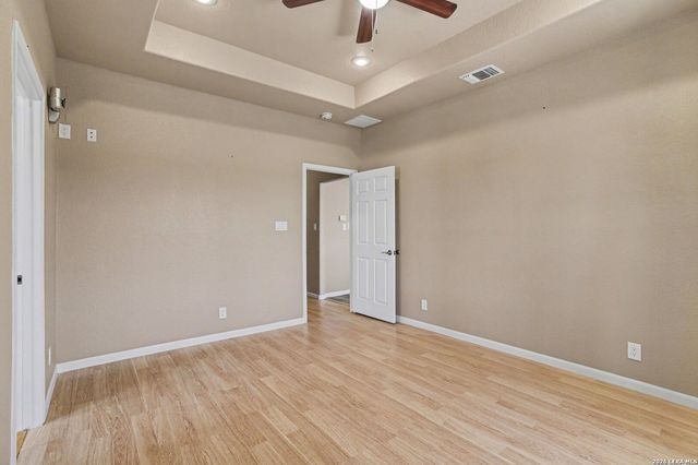 1005 County Road 678, Natalia, TX 78059