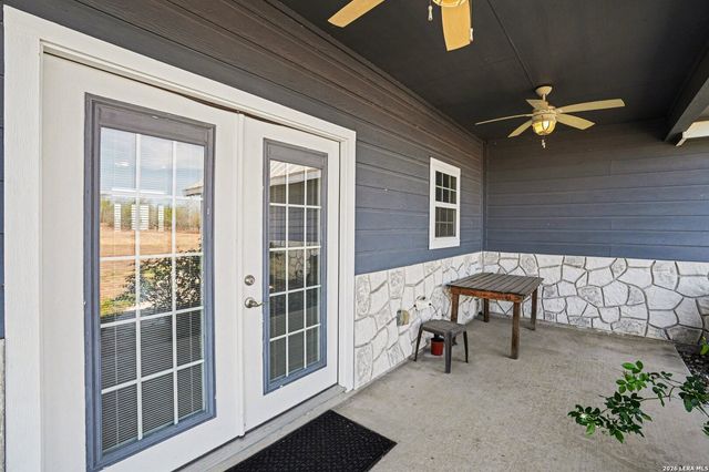 1005 County Road 678, Natalia, TX 78059