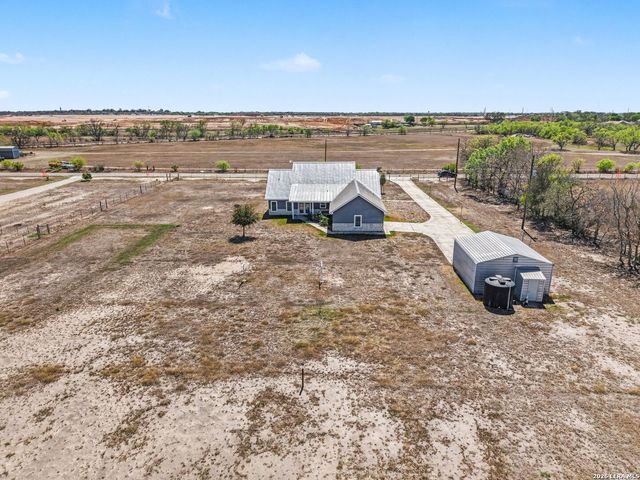 1005 County Road 678, Natalia, TX 78059