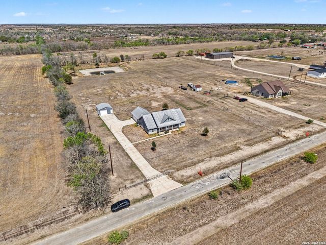 1005 County Road 678, Natalia, TX 78059