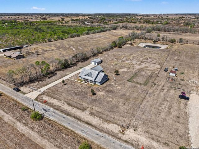 1005 County Road 678, Natalia, TX 78059