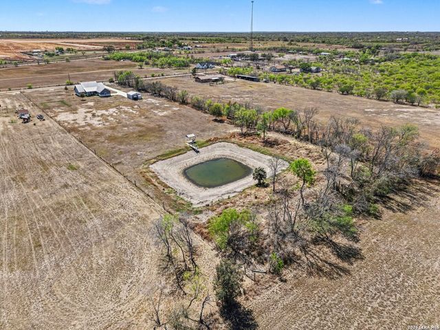 1005 County Road 678, Natalia, TX 78059