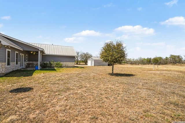 1005 County Road 678, Natalia, TX 78059