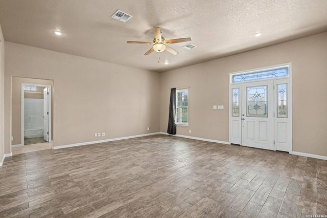 1005 County Road 678, Natalia, TX 78059