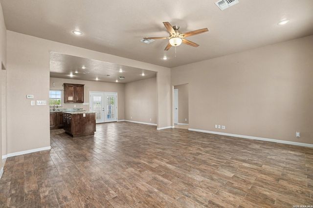 1005 County Road 678, Natalia, TX 78059