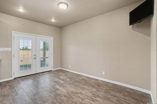 1005 County Road 678, Natalia, TX 78059