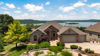 615 Crescent Drive, Hollister, MO 65672