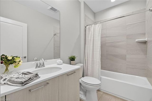 14832 Dockside LN, Naples, FL 34114