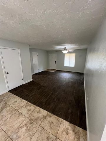 605 Meadowlake Drive, Noble, OK 73068