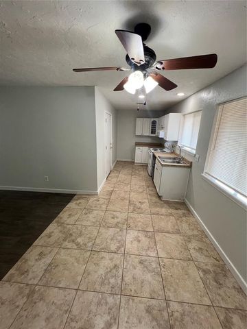 605 Meadowlake Drive, Noble, OK 73068