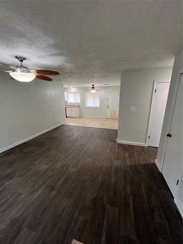 605 Meadowlake Drive, Noble, OK 73068