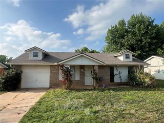 605 Meadowlake Drive, Noble, OK 73068