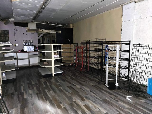 20032 Kelly Road, Harper Woods, MI 48225