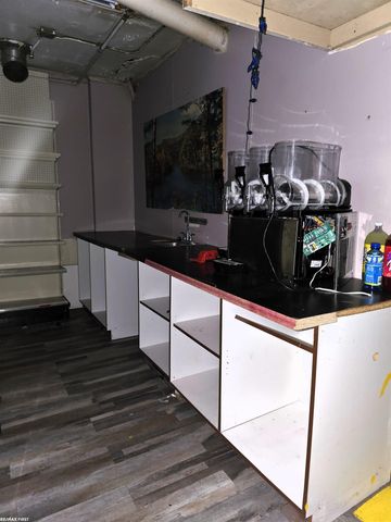 20032 Kelly Road, Harper Woods, MI 48225