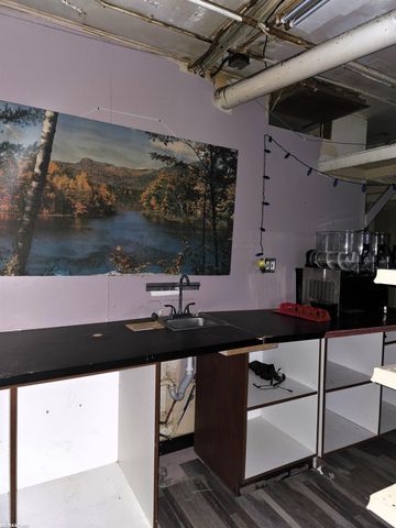 20032 Kelly Road, Harper Woods, MI 48225