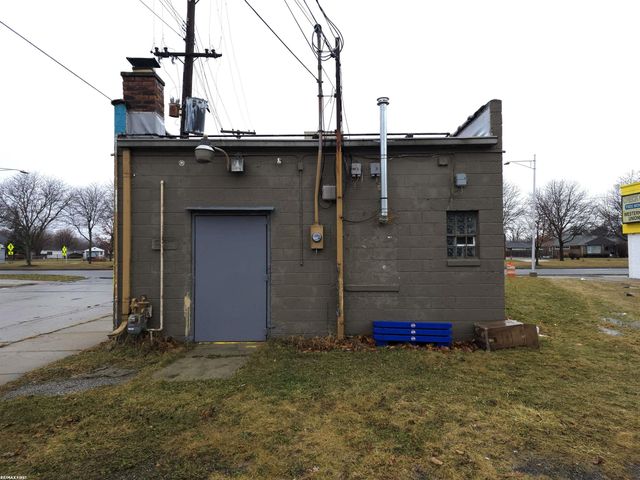 20032 Kelly Road, Harper Woods, MI 48225