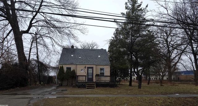 20032 Kelly Road, Harper Woods, MI 48225