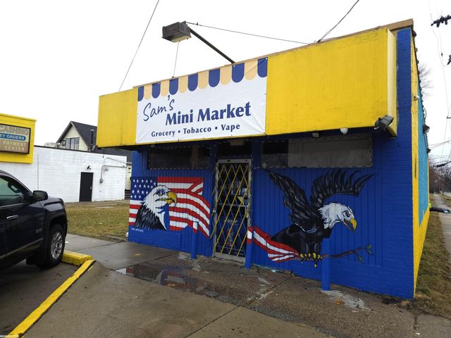 20032 Kelly Road, Harper Woods, MI 48225