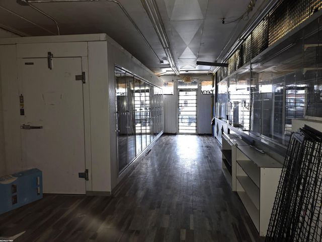 20032 Kelly Road, Harper Woods, MI 48225