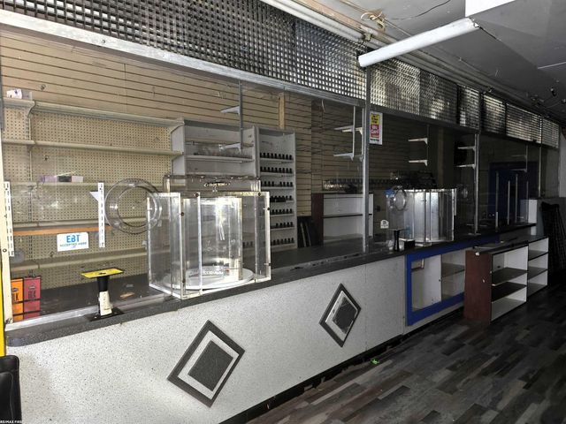 20032 Kelly Road, Harper Woods, MI 48225