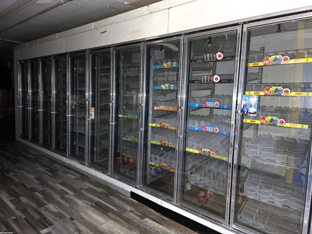 20032 Kelly Road, Harper Woods, MI 48225