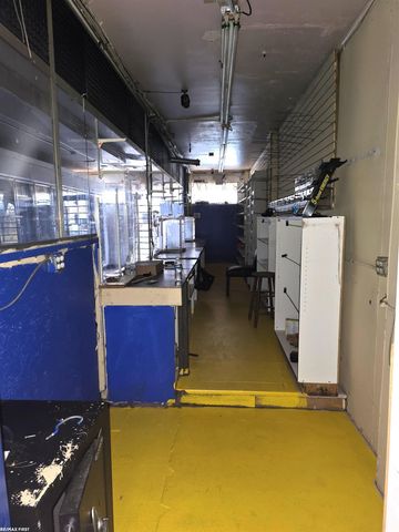 20032 Kelly Road, Harper Woods, MI 48225