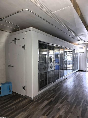 20032 Kelly Road, Harper Woods, MI 48225