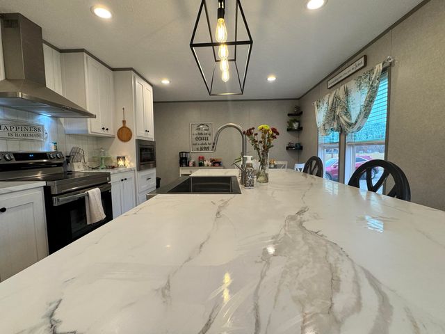 374 Heartland Estates, Russell Springs, KY 42642