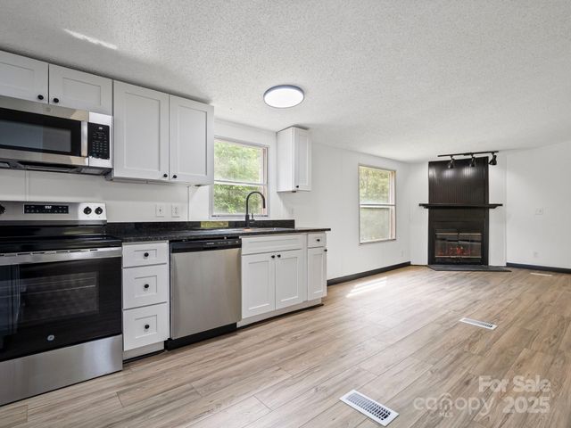 2270 Hartland Forest Drive, Morganton, NC 28655