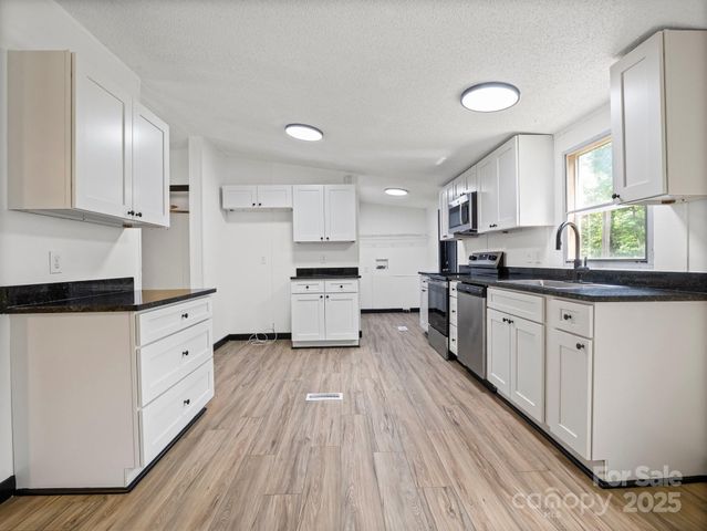 2270 Hartland Forest Drive, Morganton, NC 28655