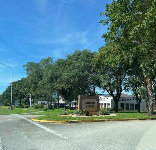 54 Matador Lane, Davie, FL 33324